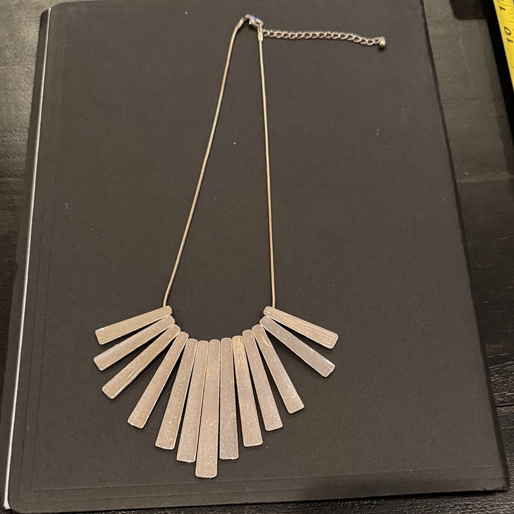 Elegant Silver Fan Statement Necklace (Bundle jewelry & make an offer!)